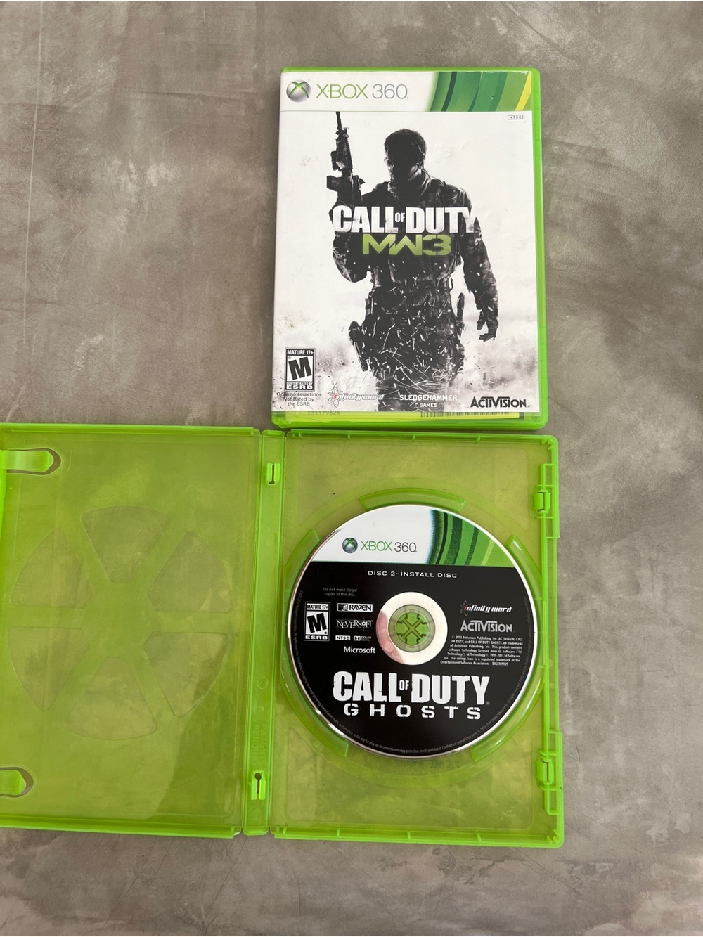 Xbox 360 Call of Duty MW3 & Ghosts Game Set - Green Case